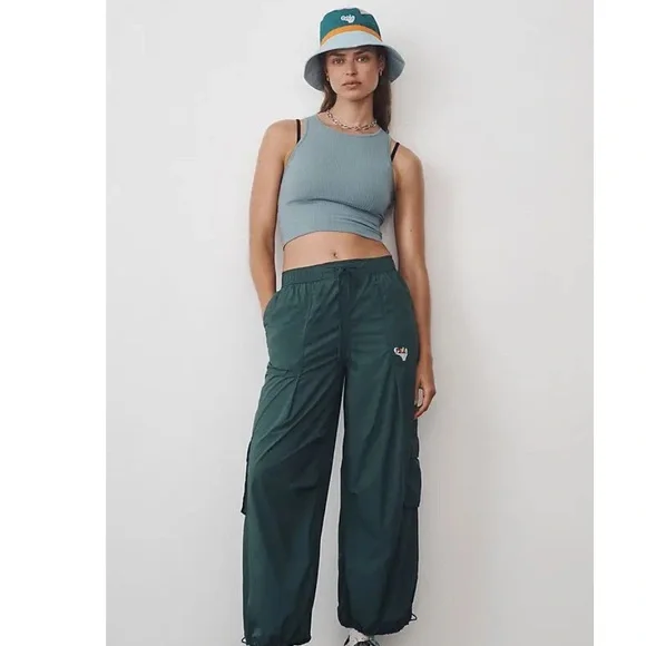 Base Jump Parachute Pants
GOLA/ Anthropologie 
NWOT
COLOR - Hunter Green - Picture 3 of 11